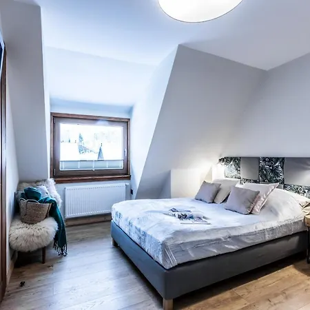 Forrest Nowotarska *